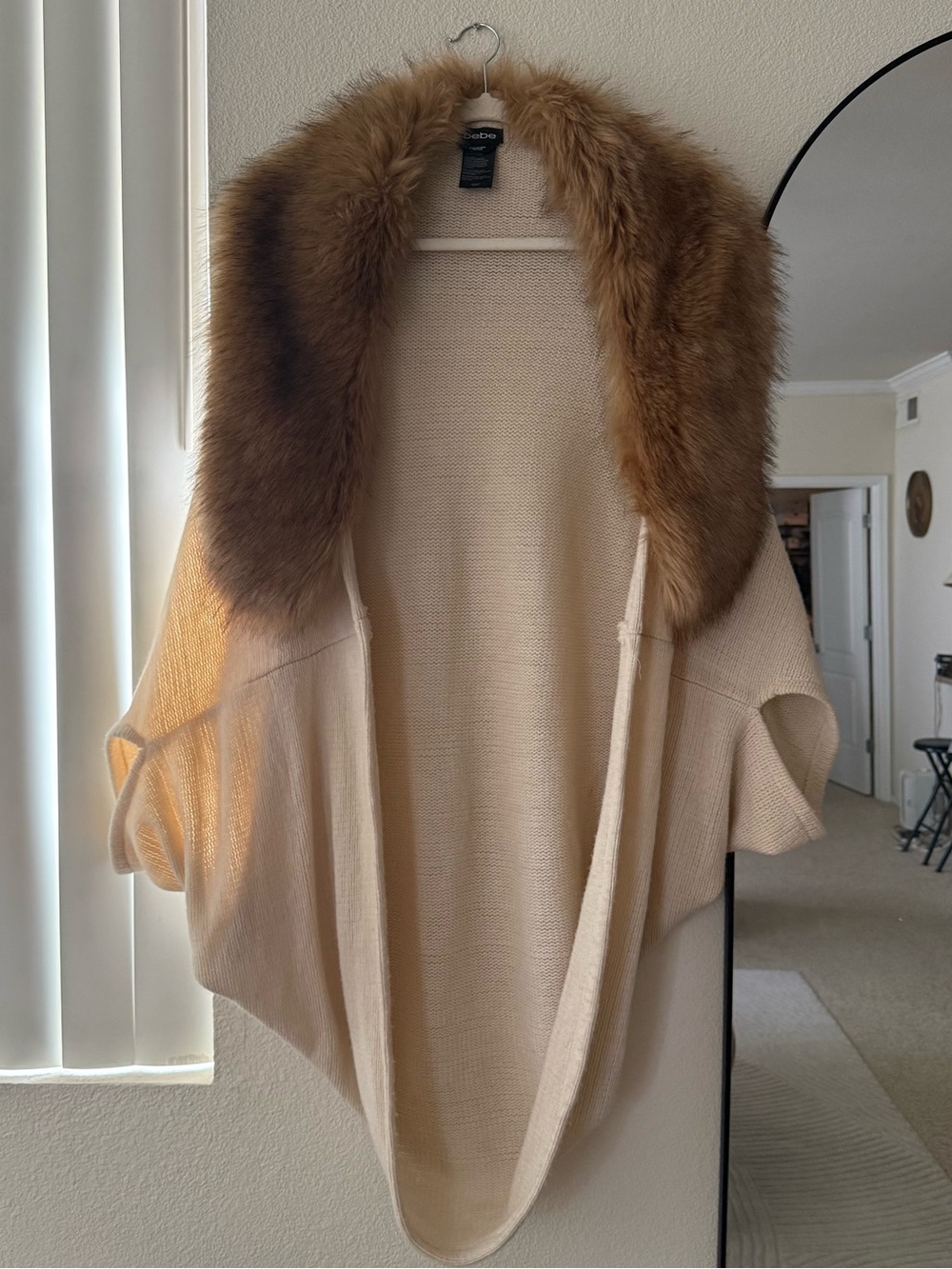 Bebe One Size Cream Faux Fur Collar Cocoon Cardigan Cape Poncho Mob Wife